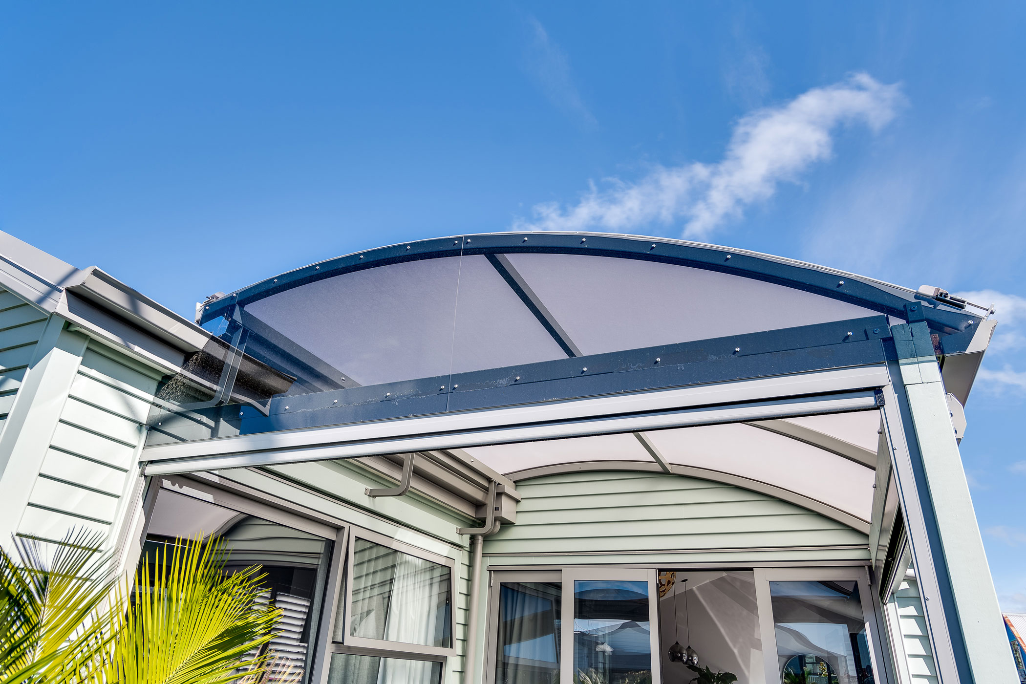 Curved Canopy Roof from sturdy aluminium construction providing diffused light